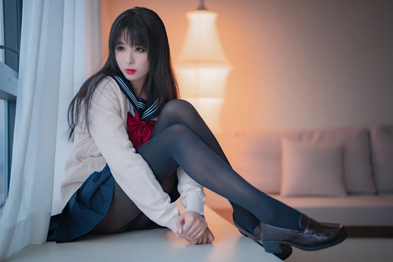 轩萧学姐《NO.45 – 厚裤袜JK》主题写真：44张全套美图