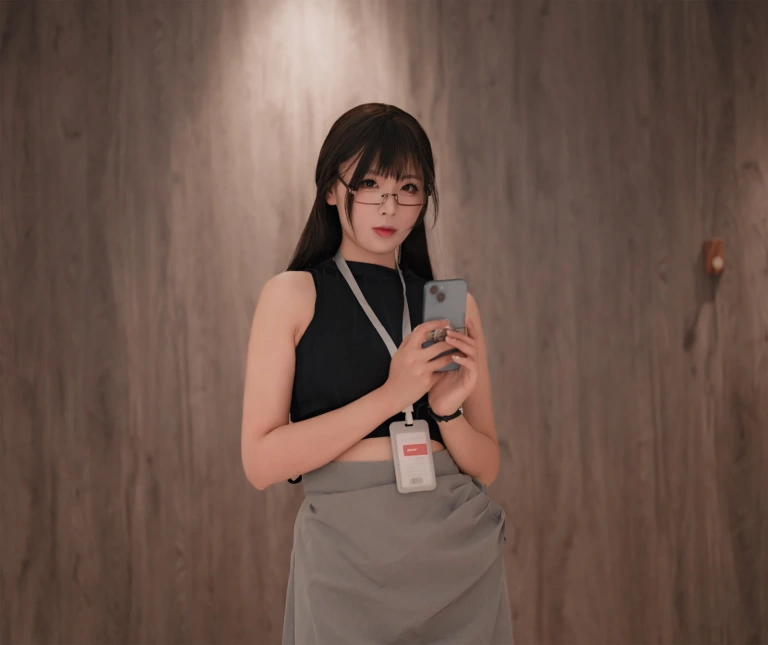 轩萧学姐《NO.46 – 眼镜娘OL》主题写真：85张全套美图，含3个视频