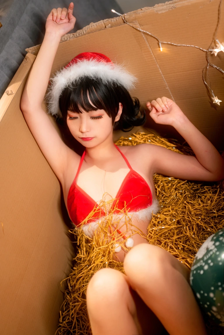 蠢沫沫《圣诞箱子》主题写真：35张全套美图