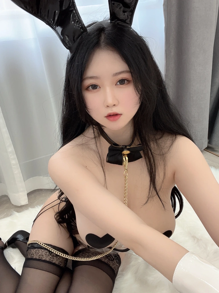 依酱《bunny girl》主题写真：34张全套美图，含4个视频