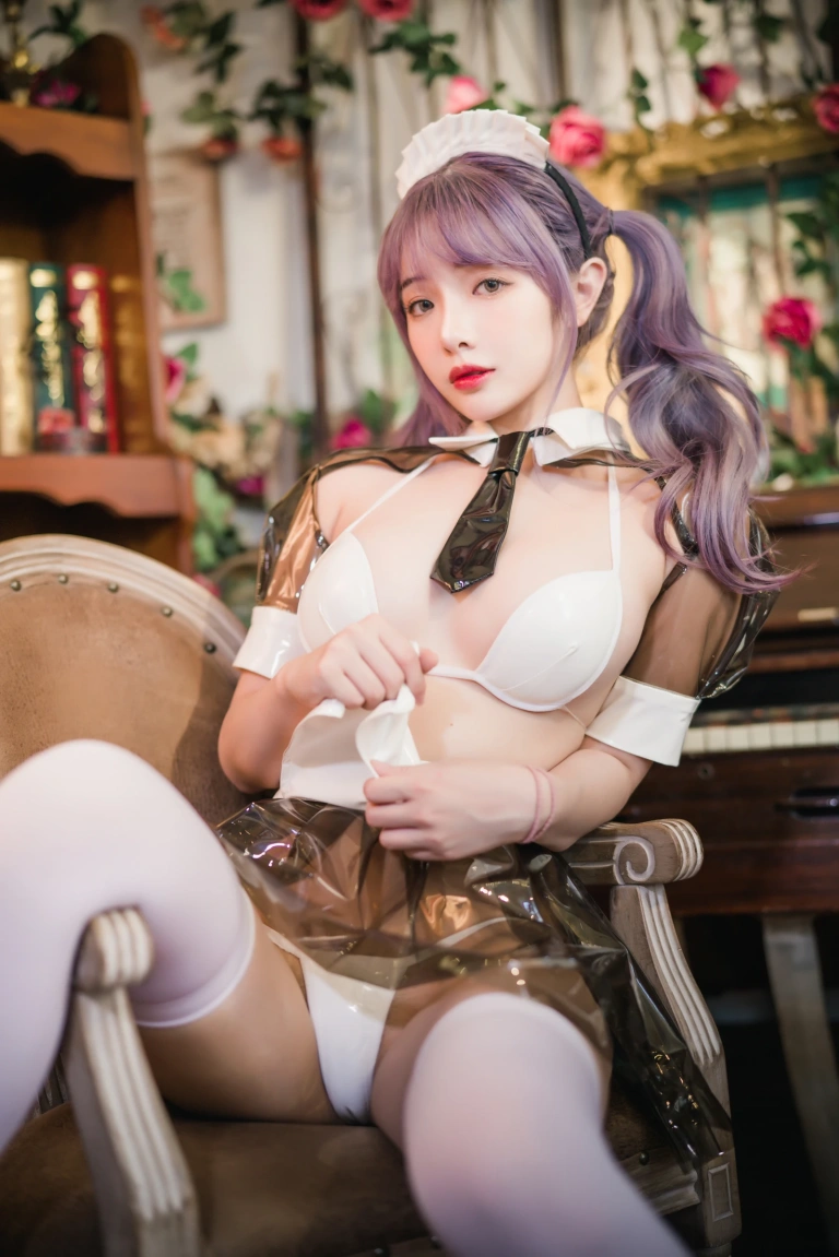 雯仔不讲道理《透明皮衣女仆》主题写真：18张全套美图