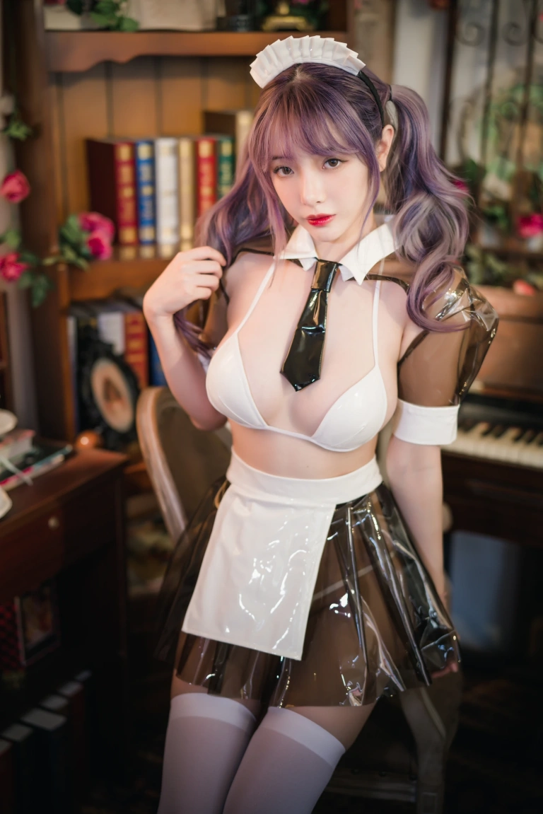 雯仔不讲道理《透明皮衣女仆》主题写真：18张全套美图