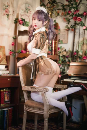 雯仔不讲道理《透明皮衣女仆》主题写真：18张全套美图