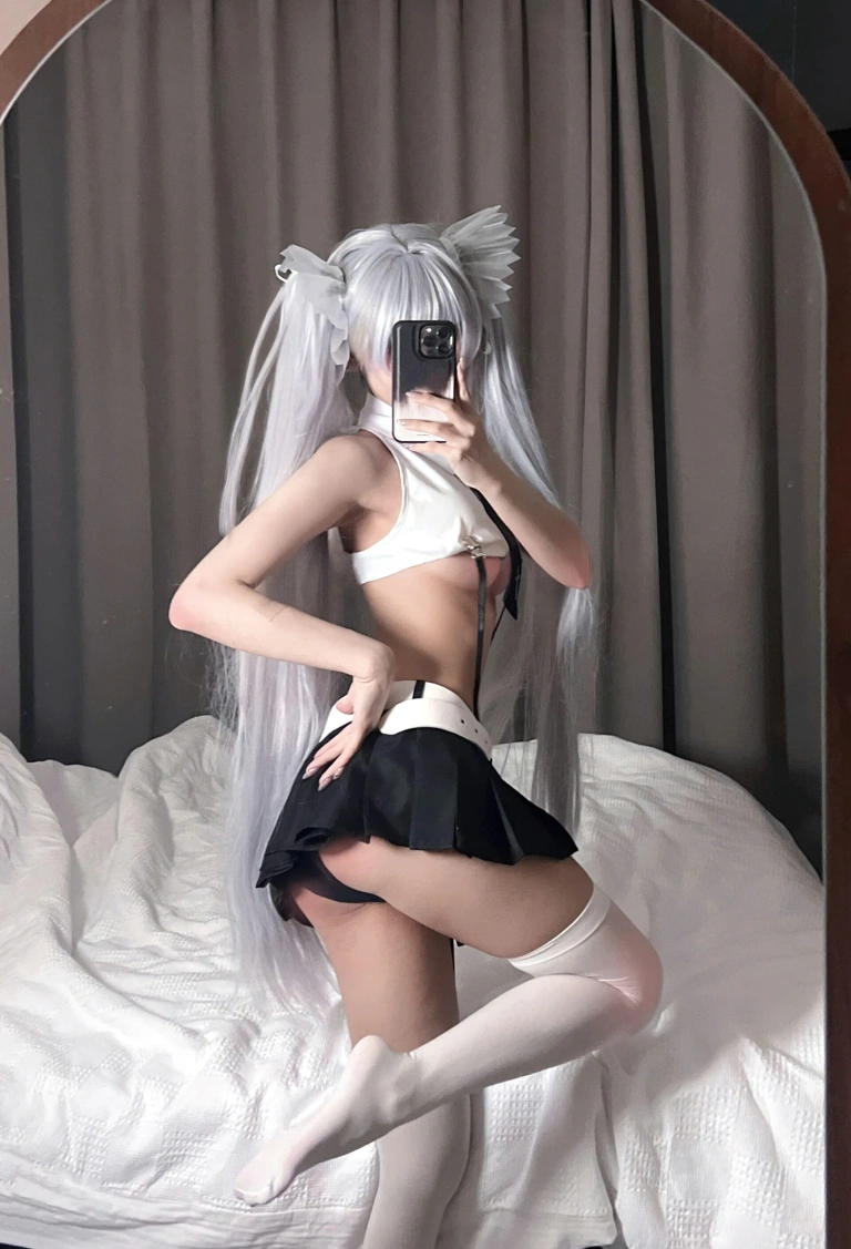 果咩酱《天使女警》主题写真：23张全套美图