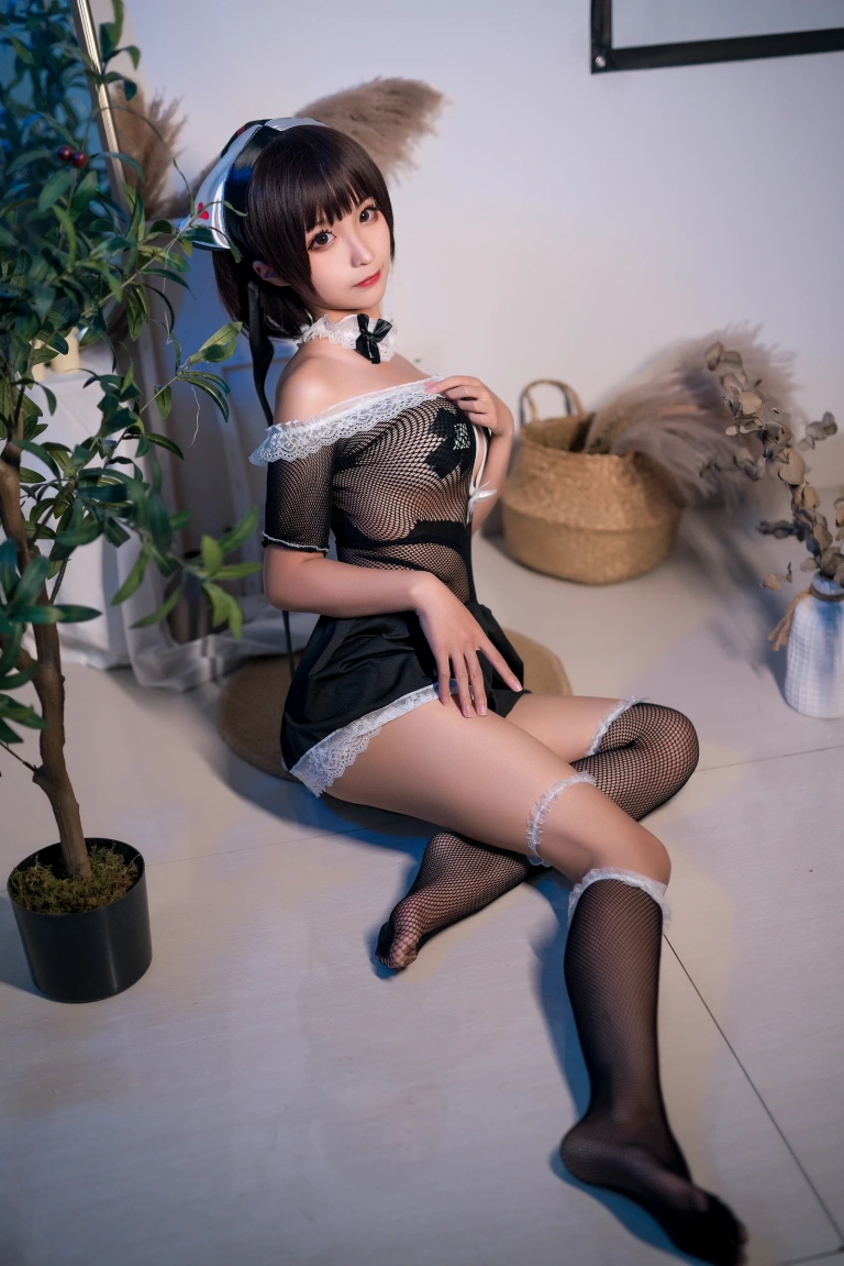 蠢沫沫《黑白女仆》主题写真：37张全套美图