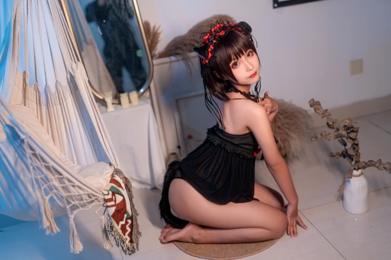 蠢沫沫《黑睡裙》主题写真：40张全套美图