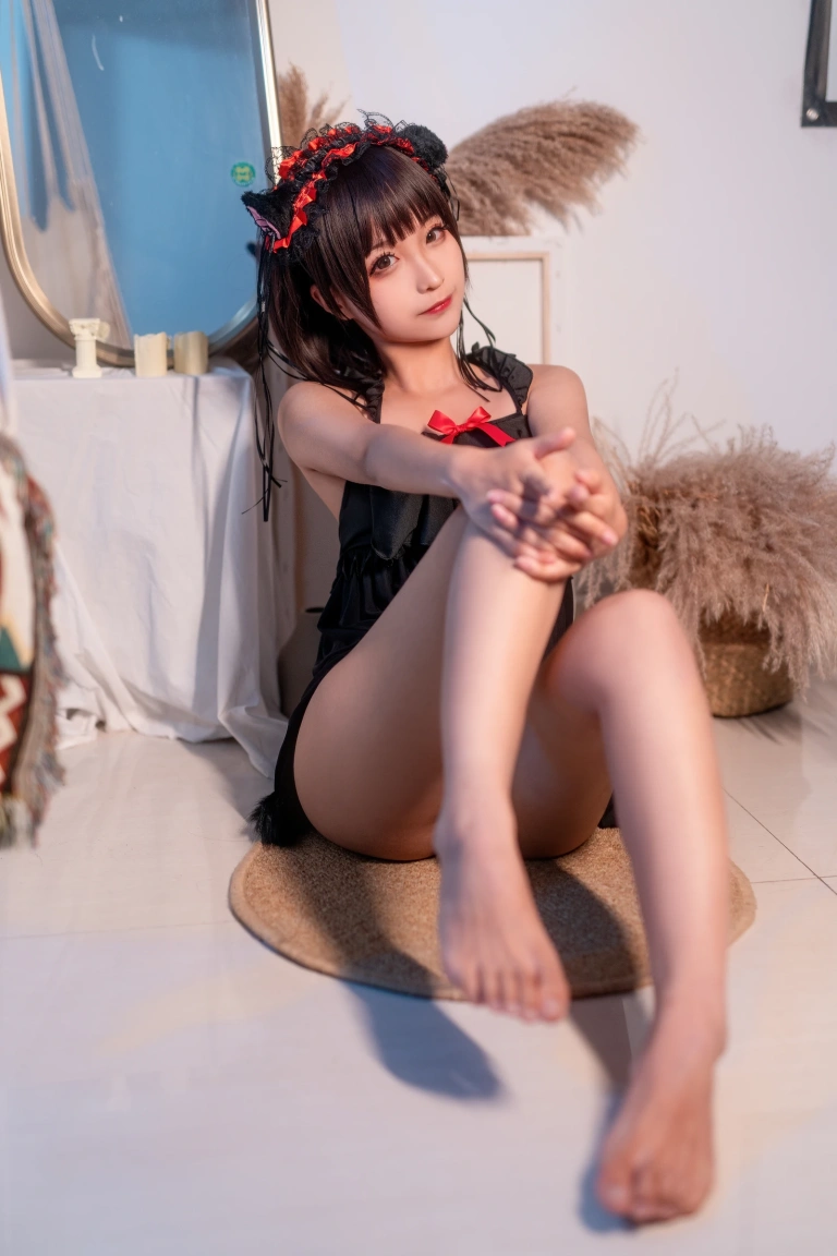蠢沫沫《黑睡裙》主题写真：40张全套美图