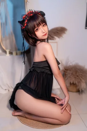 蠢沫沫《黑睡裙》主题写真：40张全套美图