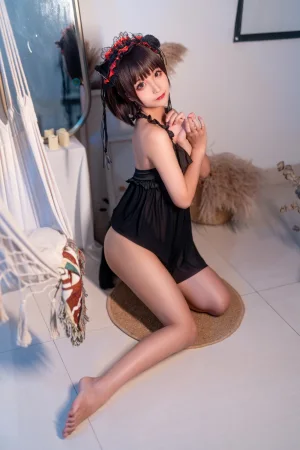 蠢沫沫《黑睡裙》主题写真：40张全套美图