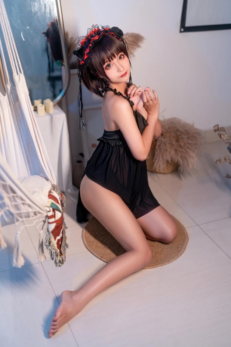 蠢沫沫《黑睡裙》主题写真：40张全套美图