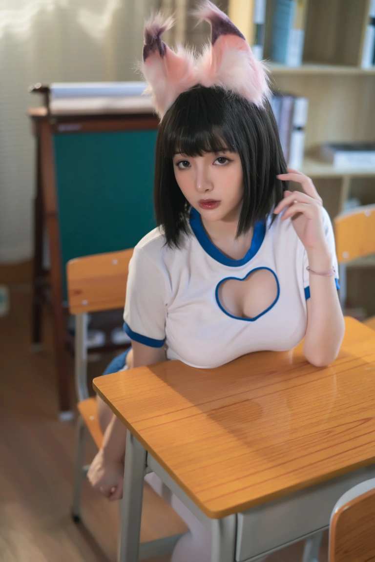 雯仔不讲道理《运动服猫咪》主题写真：30张全套美图