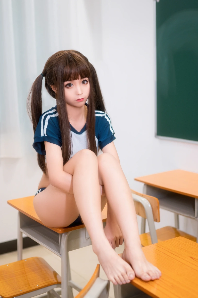 蠢沫沫《体操服蓝》主题写真：40张全套美图