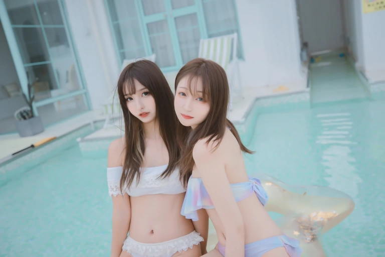 神楽坂真冬《第三季 序号2：《笑颜水时计》夏日比基尼》主题写真：150张全套美图，含3个视频