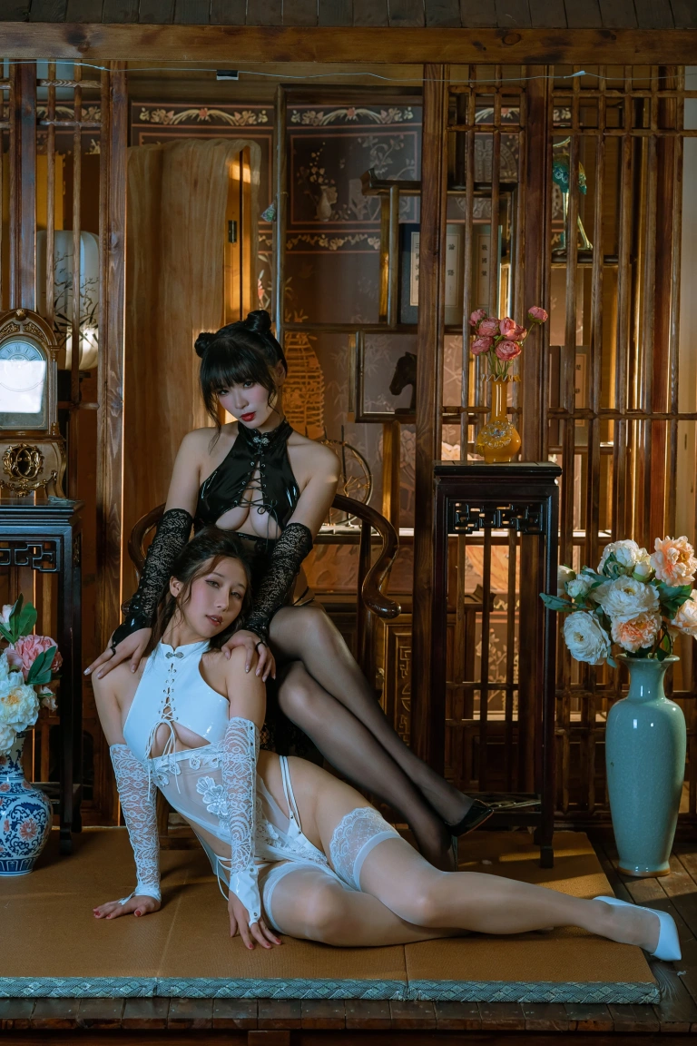 轩萧学姐&奶桃桃《NO.52 – 缠绵2》主题写真：14张全套美图，含1个视频