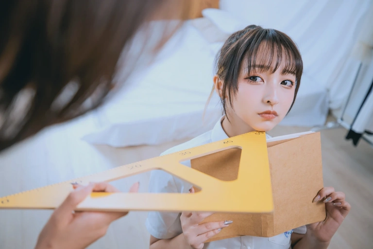 神楽坂真冬《第三季 序号3：《数之歌》百合教室》主题写真：150张全套美图，含3个视频