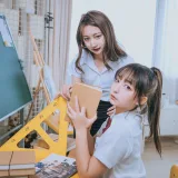 神楽坂真冬《第三季 序号3：《数之歌》百合教室》主题写真：150张全套美图，含3个视频