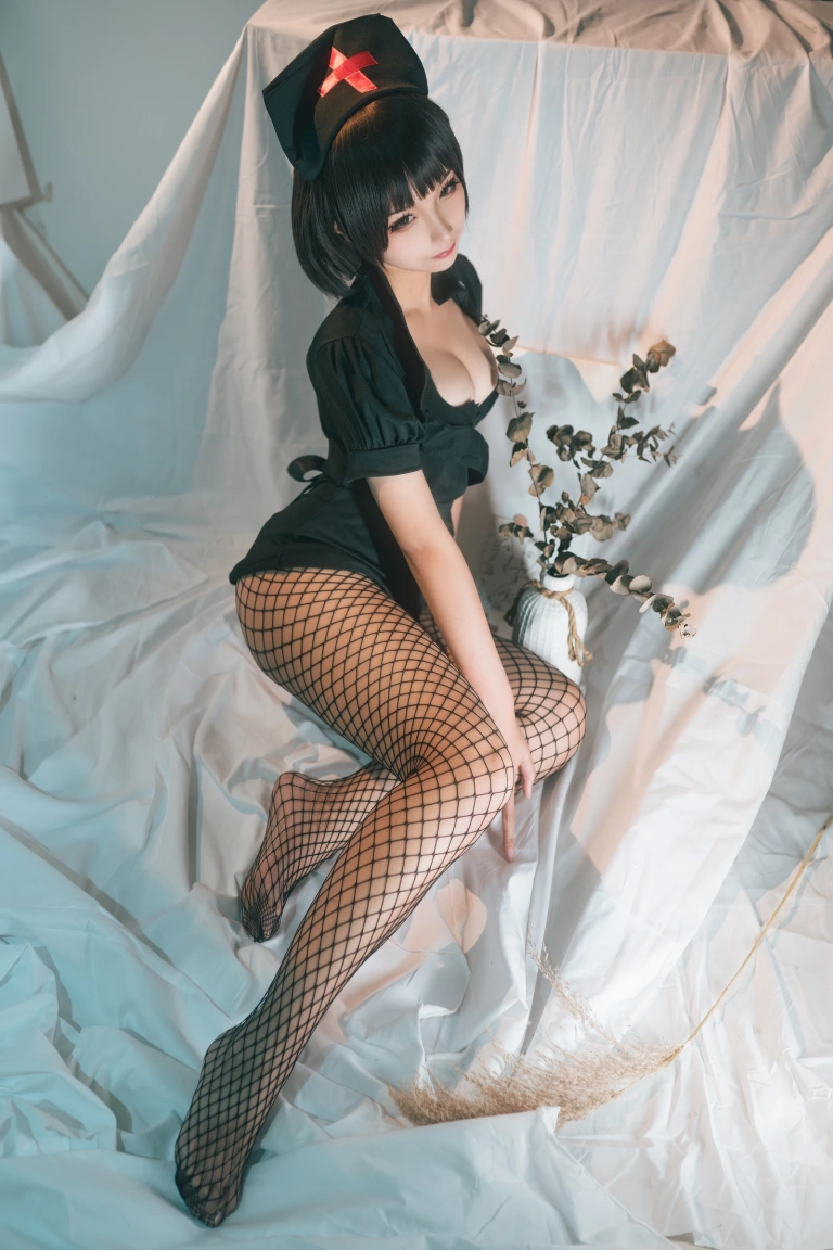 蠢沫沫《护士姐姐》主题写真：41张全套美图