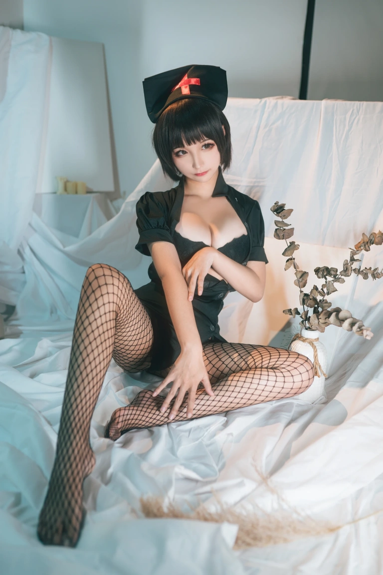 蠢沫沫《护士姐姐》主题写真：41张全套美图