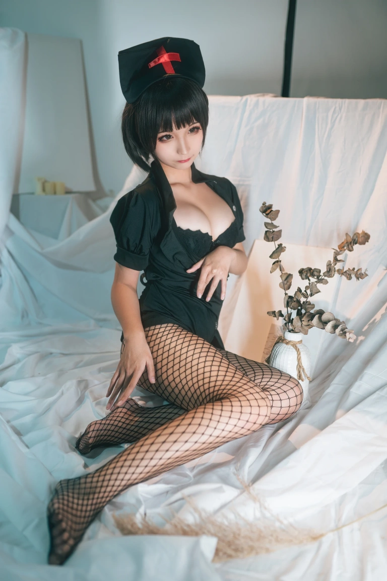 蠢沫沫《护士姐姐》主题写真：41张全套美图