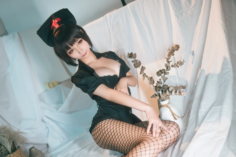 蠢沫沫《护士姐姐》主题写真：41张全套美图