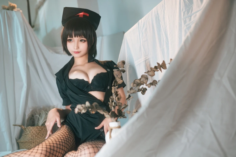 蠢沫沫《护士姐姐》主题写真：41张全套美图
