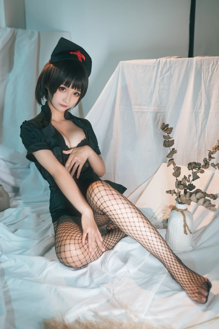 蠢沫沫《护士姐姐》主题写真：41张全套美图