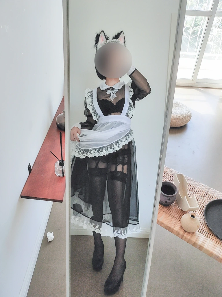 蠢沫沫《透明女仆自拍》主题写真：42张全套美图