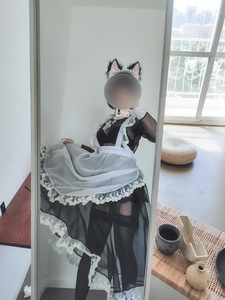 蠢沫沫《透明女仆自拍》主题写真：42张全套美图