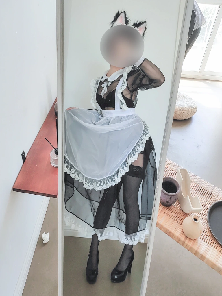 蠢沫沫《透明女仆自拍》主题写真：42张全套美图