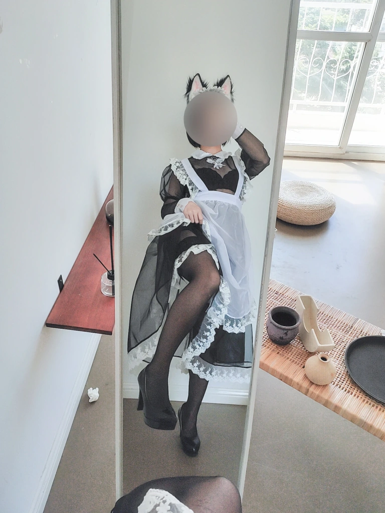 蠢沫沫《透明女仆自拍》主题写真：42张全套美图
