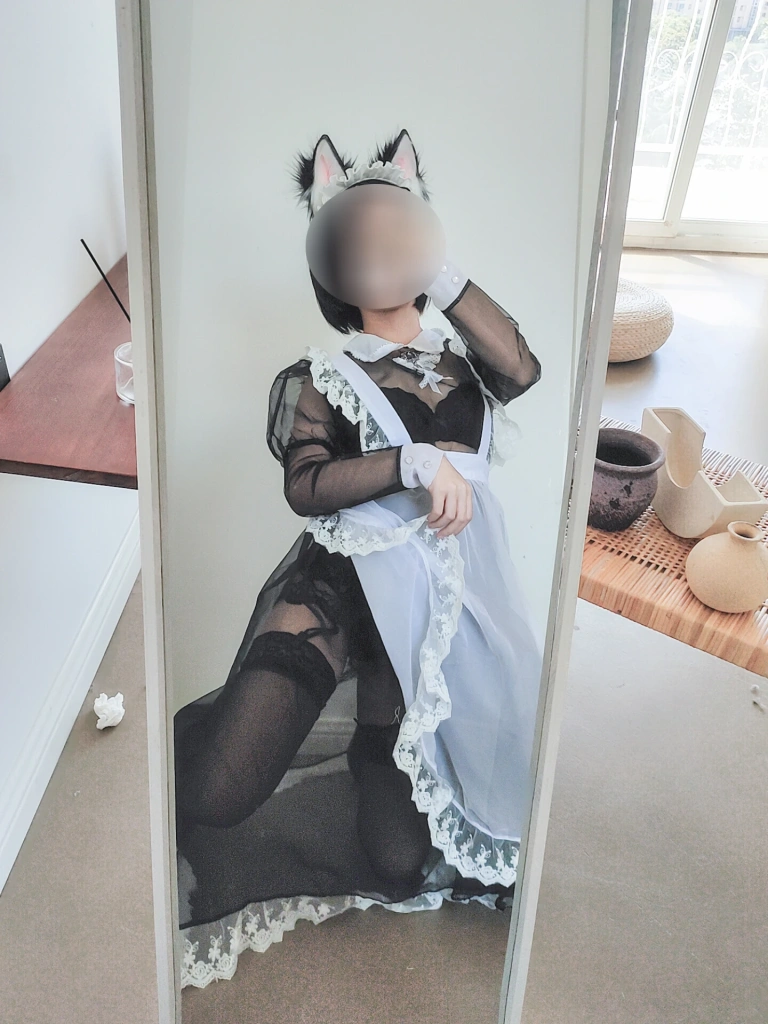 蠢沫沫《透明女仆自拍》主题写真：42张全套美图