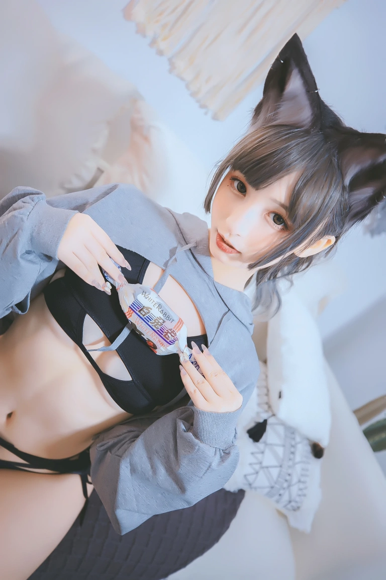神楽坂真冬《第三季 序号4：《危険な耳》狼妹&兔娘》主题写真：150张全套美图，含4个视频