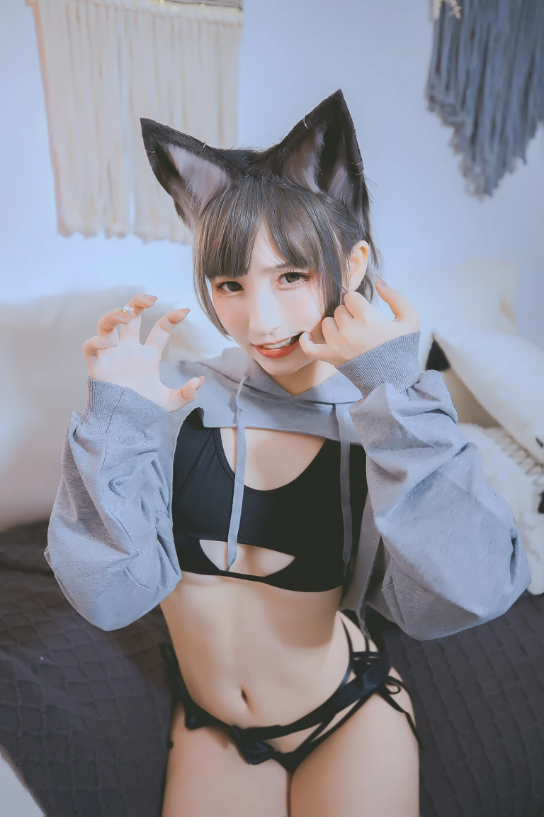 神楽坂真冬《第三季 序号4：《危険な耳》狼妹&兔娘》主题写真：150张全套美图，含4个视频