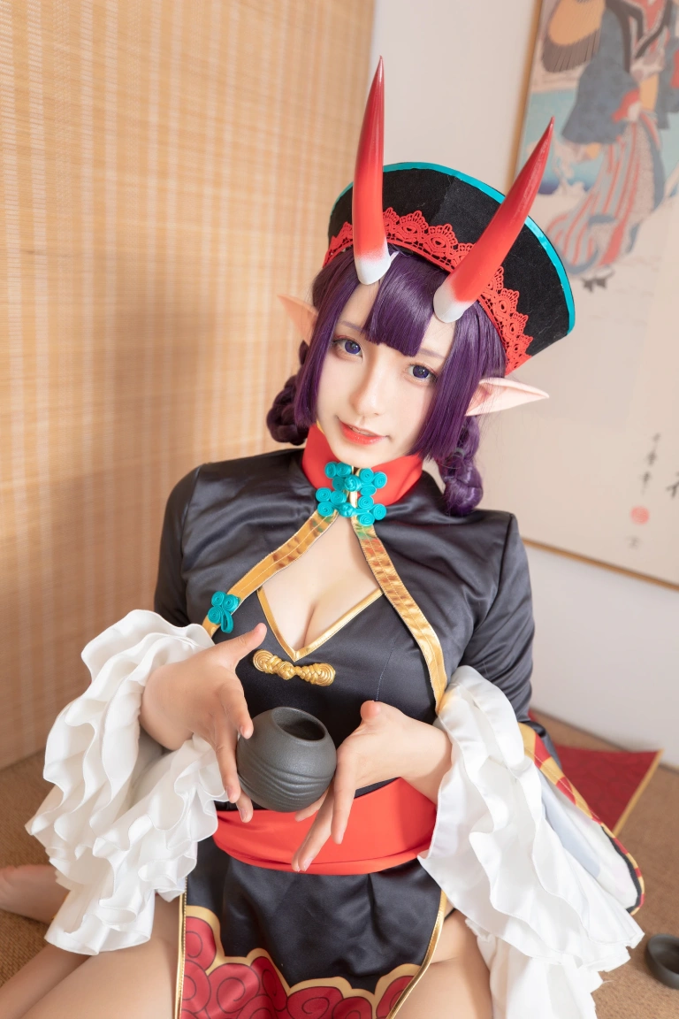 神楽坂真冬《第三季 序号5：《果実の酒気》酒吞cos》主题写真：150张全套美图，含3个视频