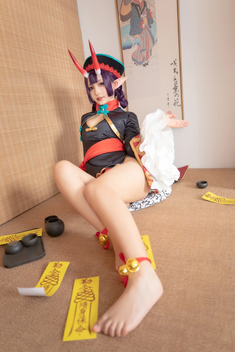 神楽坂真冬《第三季 序号5：《果実の酒気》酒吞cos》主题写真：150张全套美图，含3个视频