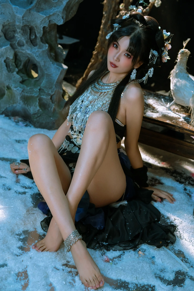 轩萧学姐&奶桃桃《NO.56 – 苗疆少女》主题写真：24张全套美图，含1个视频
