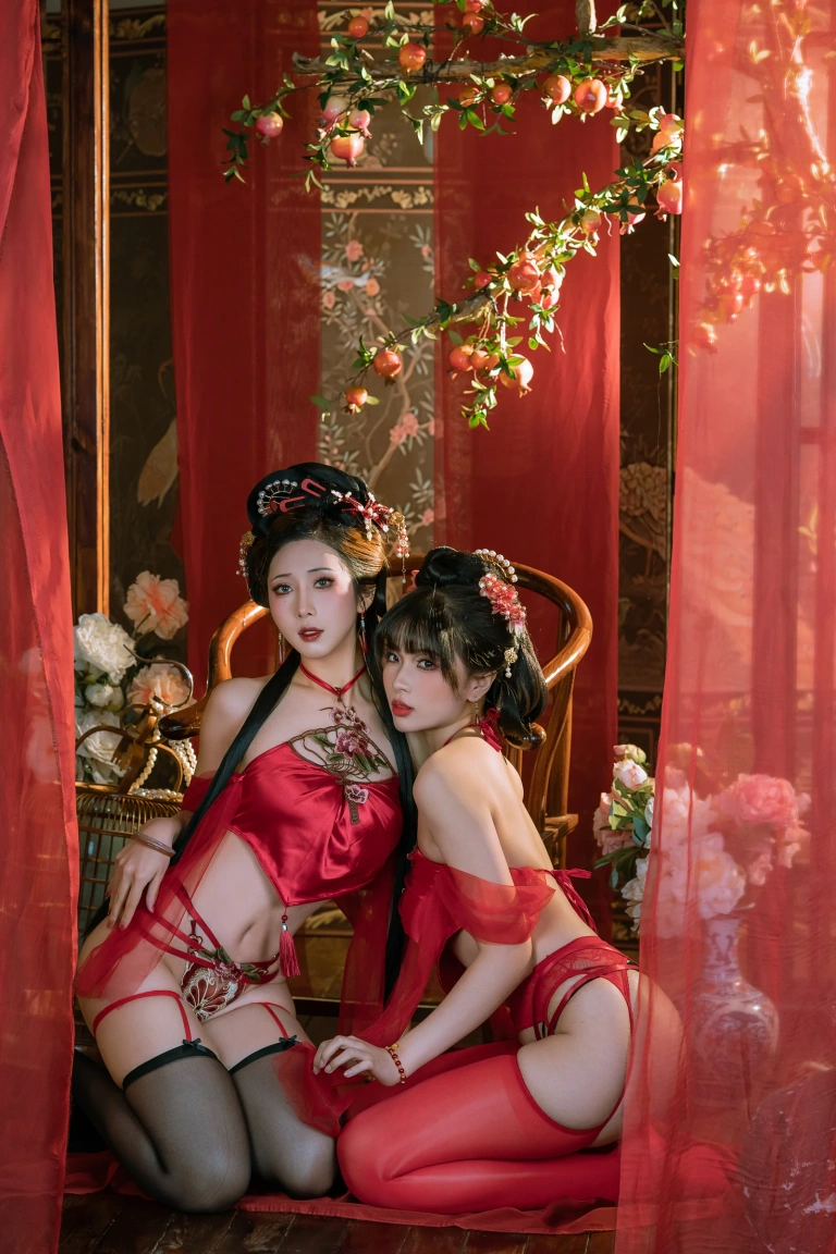 轩萧学姐&奶桃桃《NO.57 – 情趣肚兜》主题写真：23张全套美图，含1个视频