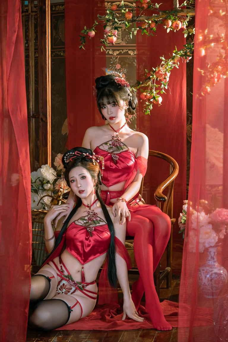 轩萧学姐&奶桃桃《NO.57 – 情趣肚兜》主题写真：23张全套美图，含1个视频