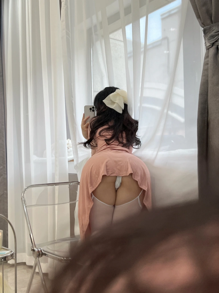 依酱《人妻》主题写真：31张全套美图，含4个视频