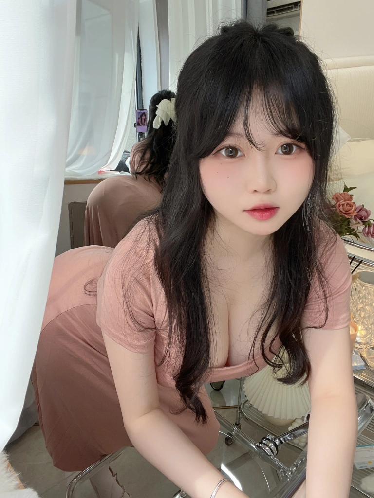依酱《人妻》主题写真：31张全套美图，含4个视频