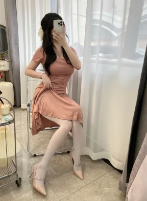 依酱《人妻》主题写真：31张全套美图，含4个视频