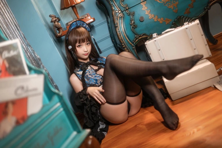 蠢沫沫《小僵尸》主题写真：40张全套美图