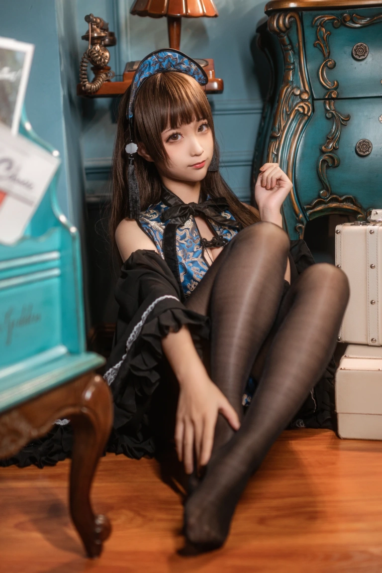 蠢沫沫《小僵尸》主题写真：40张全套美图
