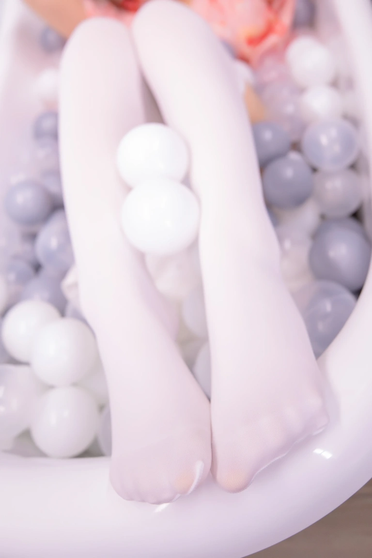 神楽坂真冬《第三季 序号15：《ガールズパフェ》雪糕少女》主题写真：150张全套美图，含2个视频