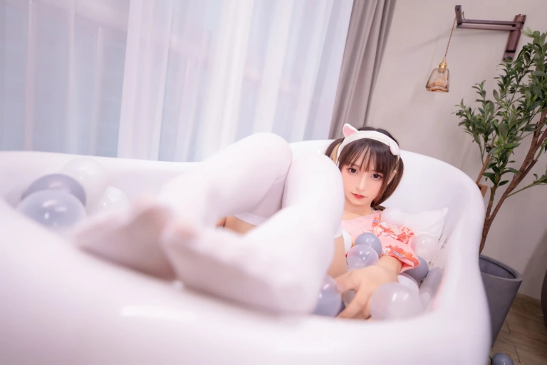 神楽坂真冬《第三季 序号15：《ガールズパフェ》雪糕少女》主题写真：150张全套美图，含2个视频