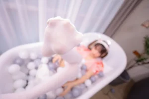 神楽坂真冬《第三季 序号15：《ガールズパフェ》雪糕少女》主题写真：150张全套美图，含2个视频