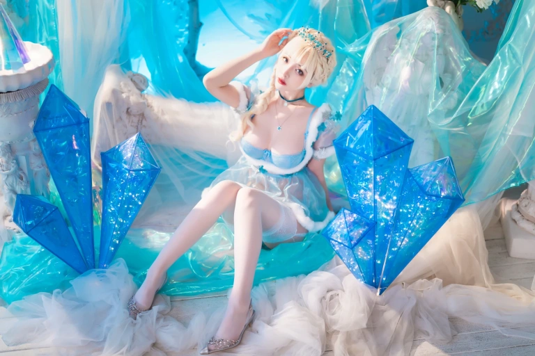 雯仔不讲道理《冰雪》主题写真：32张全套美图