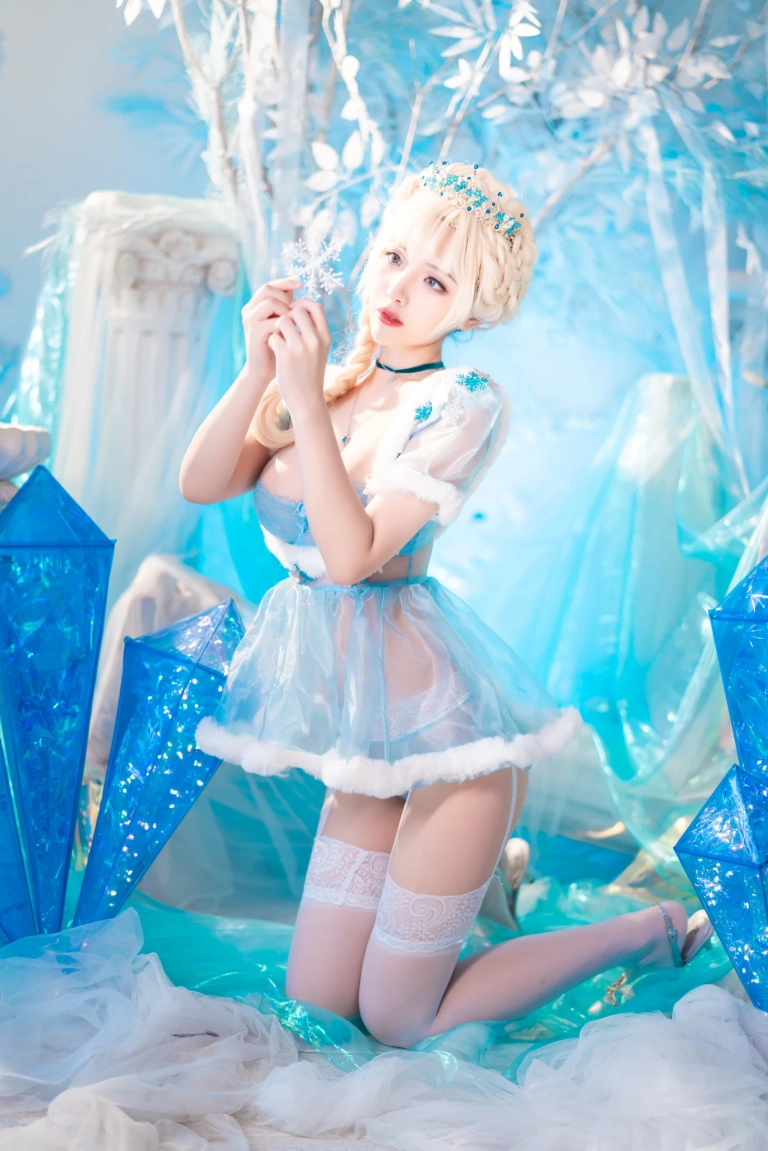 雯仔不讲道理《冰雪》主题写真：32张全套美图