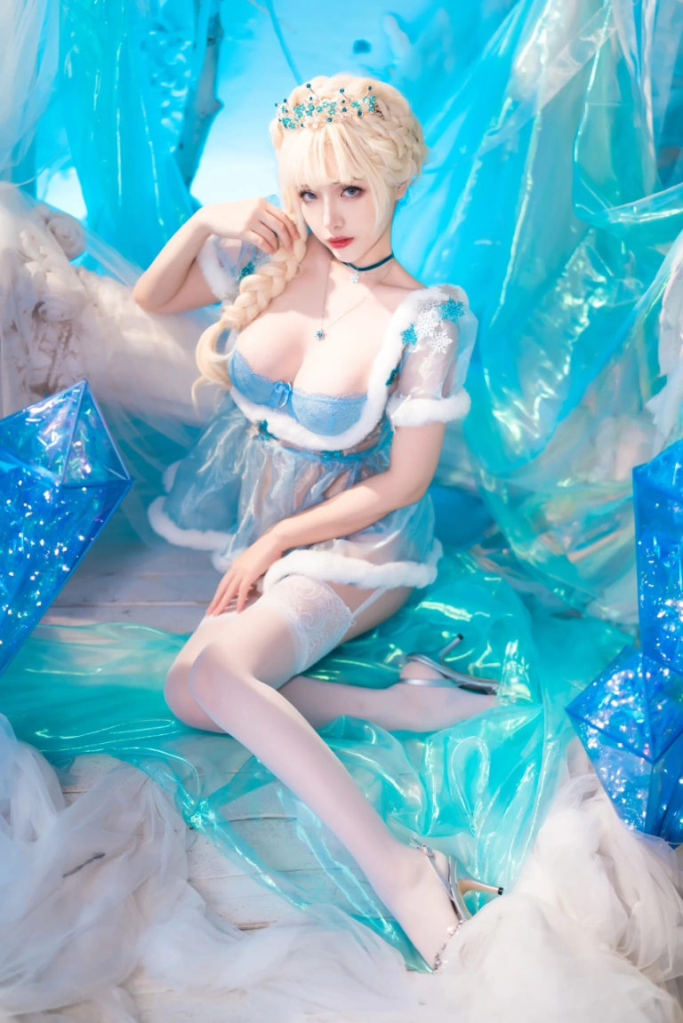 雯仔不讲道理《冰雪》主题写真：32张全套美图