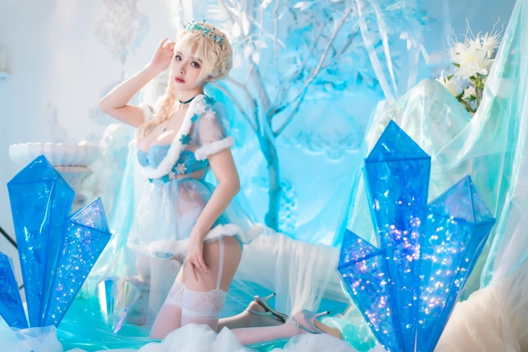雯仔不讲道理《冰雪》主题写真：32张全套美图